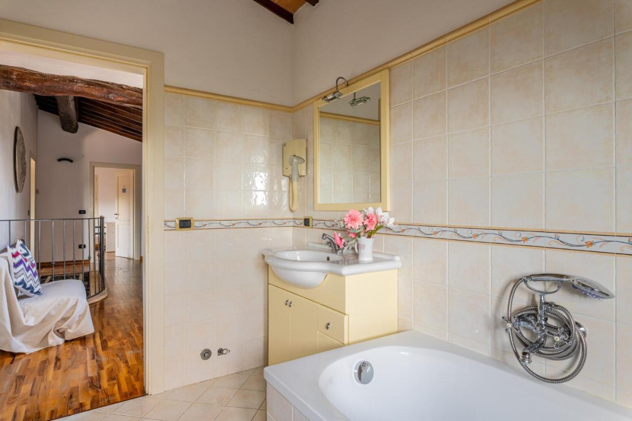 Casa Vecchia Rooms And Parking Gambassi Terme Exteriör bild
